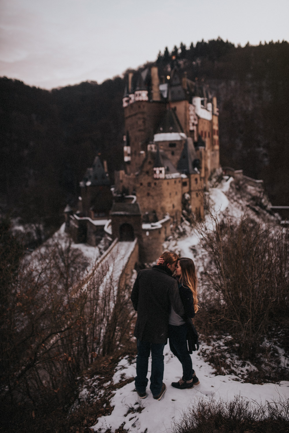 Paarshooting Burg Eltz Hochzeitsfotograf Koblenz