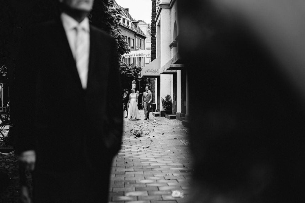 Hochzeit Düsseldorf Altstadt Brautpaar Corona