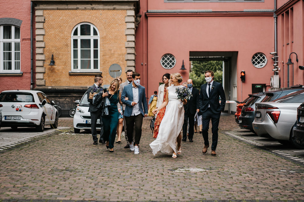 Hochzeit Düsseldorf Altstadt Brautpaar Corona