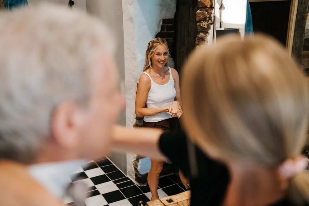 Midsommar Hochzeit mit Stretchzelt auf Gut Neuwerk