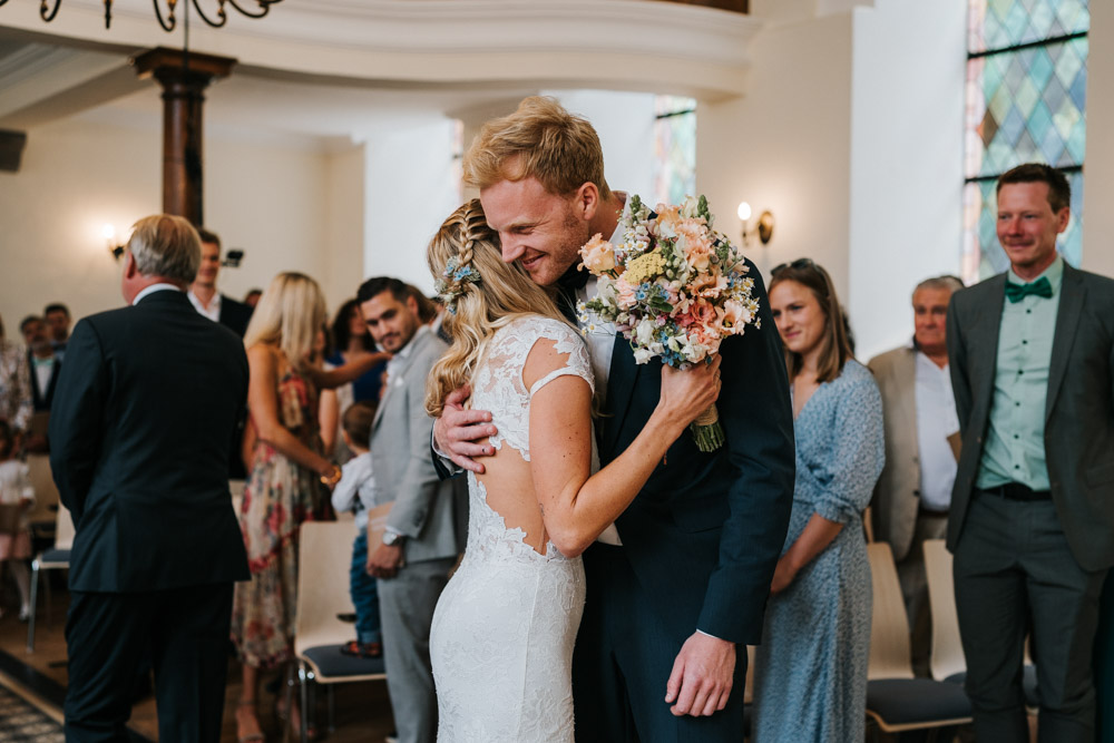 Midsommar Hochzeit mit Stretchzelt auf Gut Neuwerk