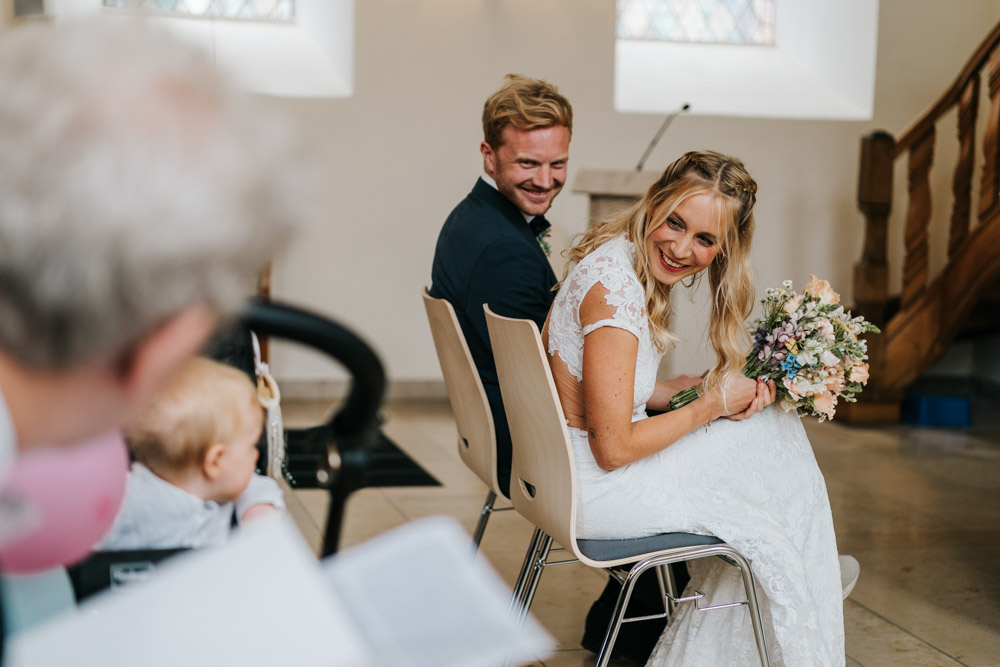 Midsommar Hochzeit mit Stretchzelt auf Gut Neuwerk