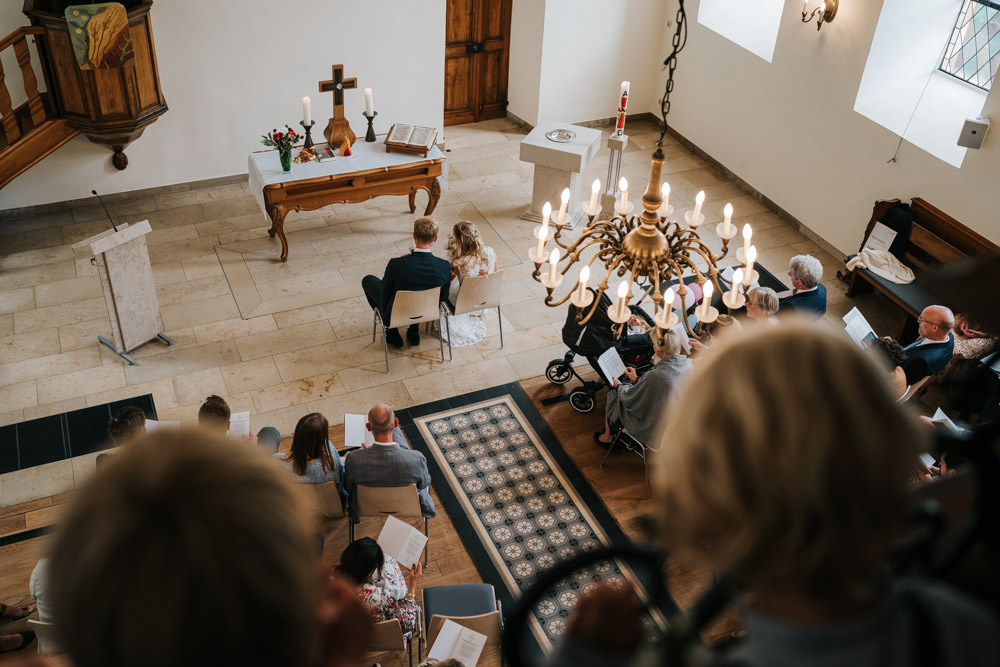 Midsommar Hochzeit mit Stretchzelt auf Gut Neuwerk