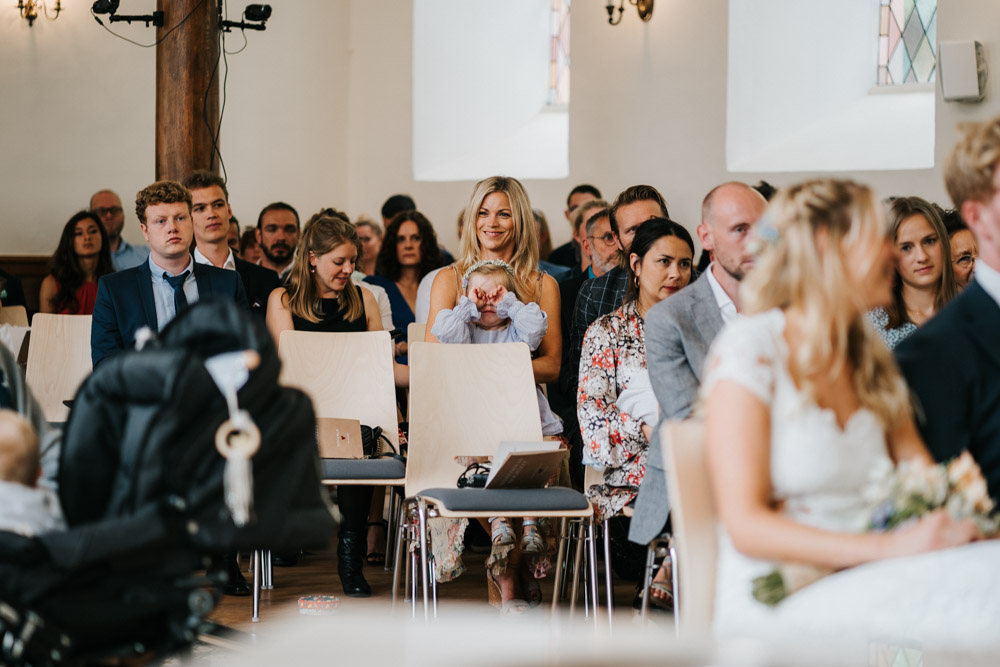 Midsommar Hochzeit mit Stretchzelt auf Gut Neuwerk