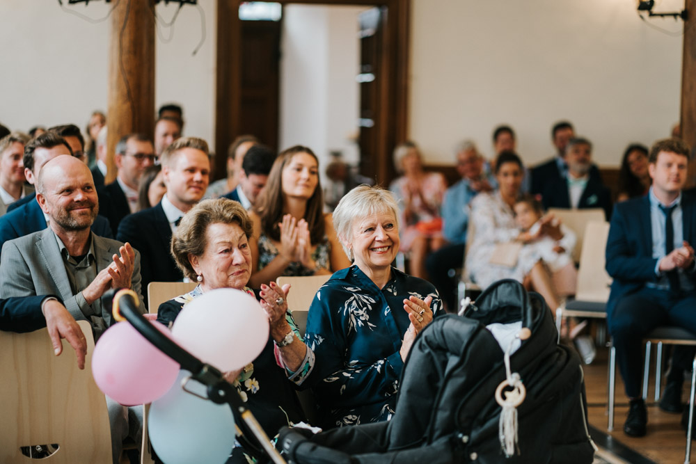 Midsommar Hochzeit mit Stretchzelt auf Gut Neuwerk