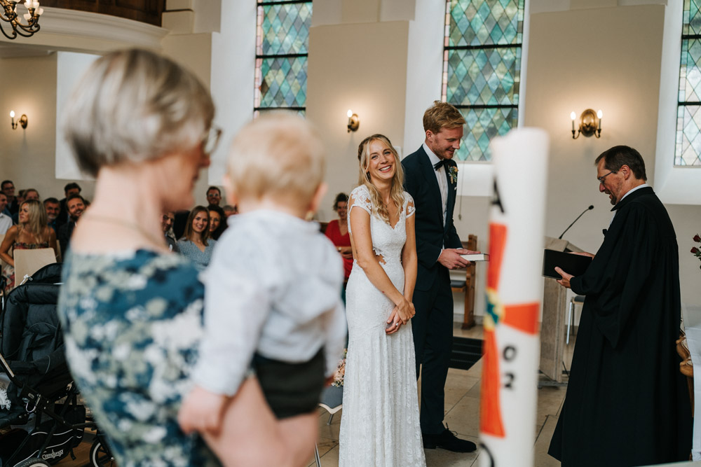 Midsommar Hochzeit mit Stretchzelt auf Gut Neuwerk