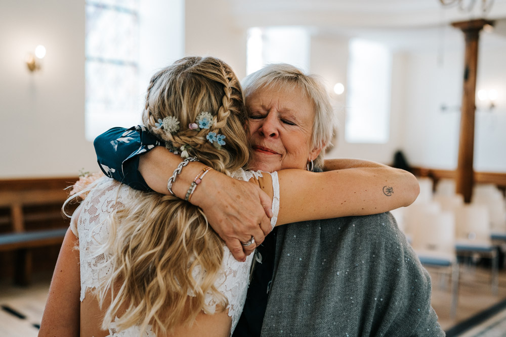 Midsommar Hochzeit mit Stretchzelt auf Gut Neuwerk