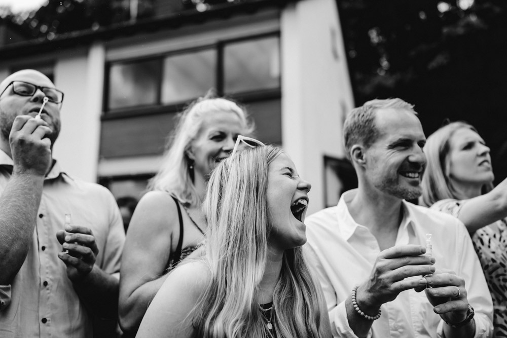 Midsommar Hochzeit mit Stretchzelt auf Gut Neuwerk