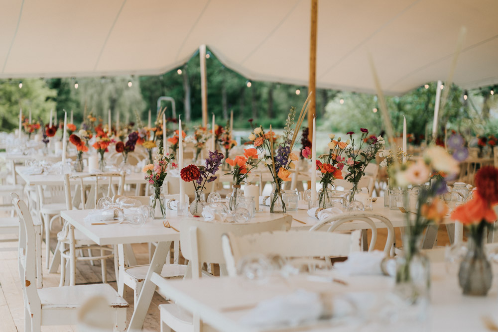 Midsommar Hochzeit mit Stretchzelt auf Gut Neuwerk