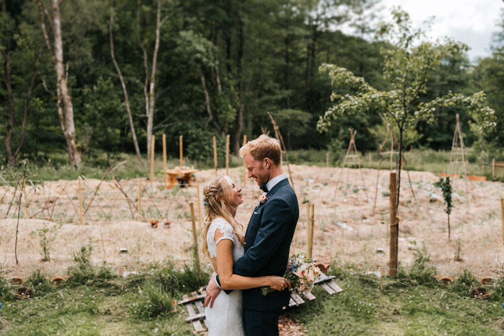 Midsommar Hochzeit mit Stretchzelt auf Gut Neuwerk