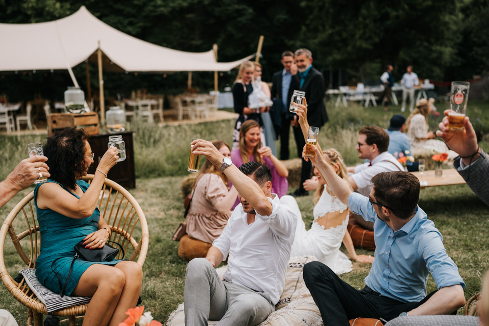 Midsommar Hochzeit mit Stretchzelt auf Gut Neuwerk