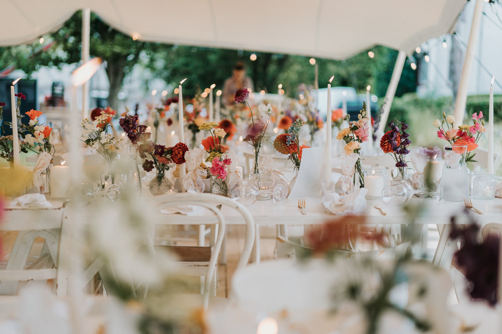 Midsommar Hochzeit mit Stretchzelt auf Gut Neuwerk