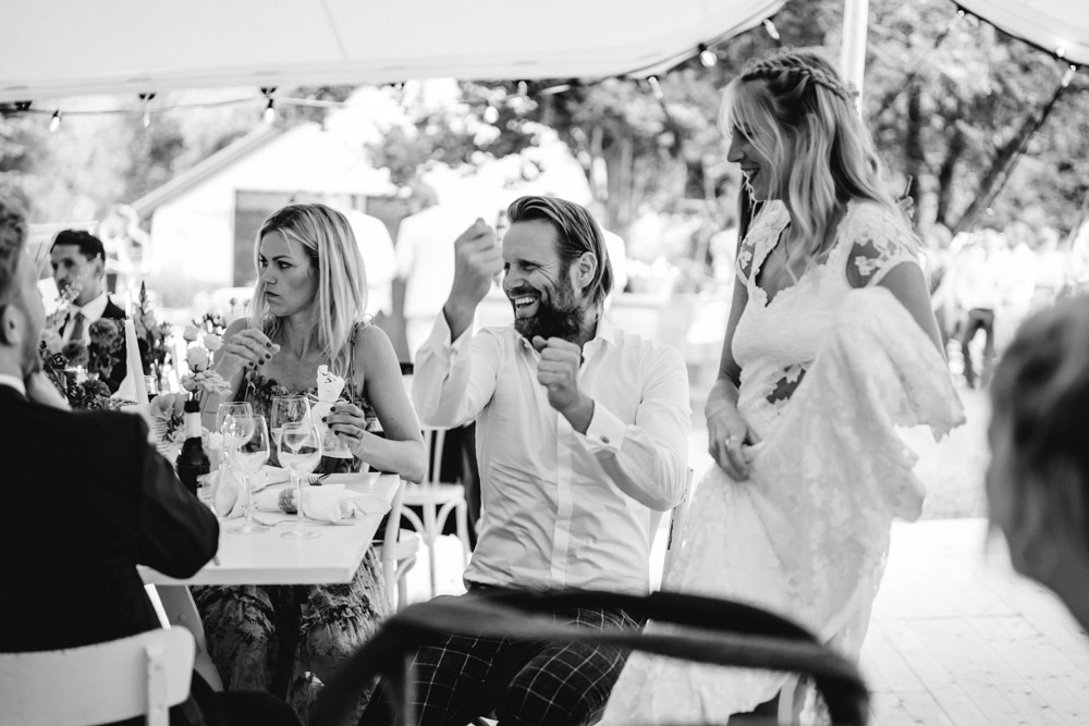 Midsommar Hochzeit mit Stretchzelt auf Gut Neuwerk