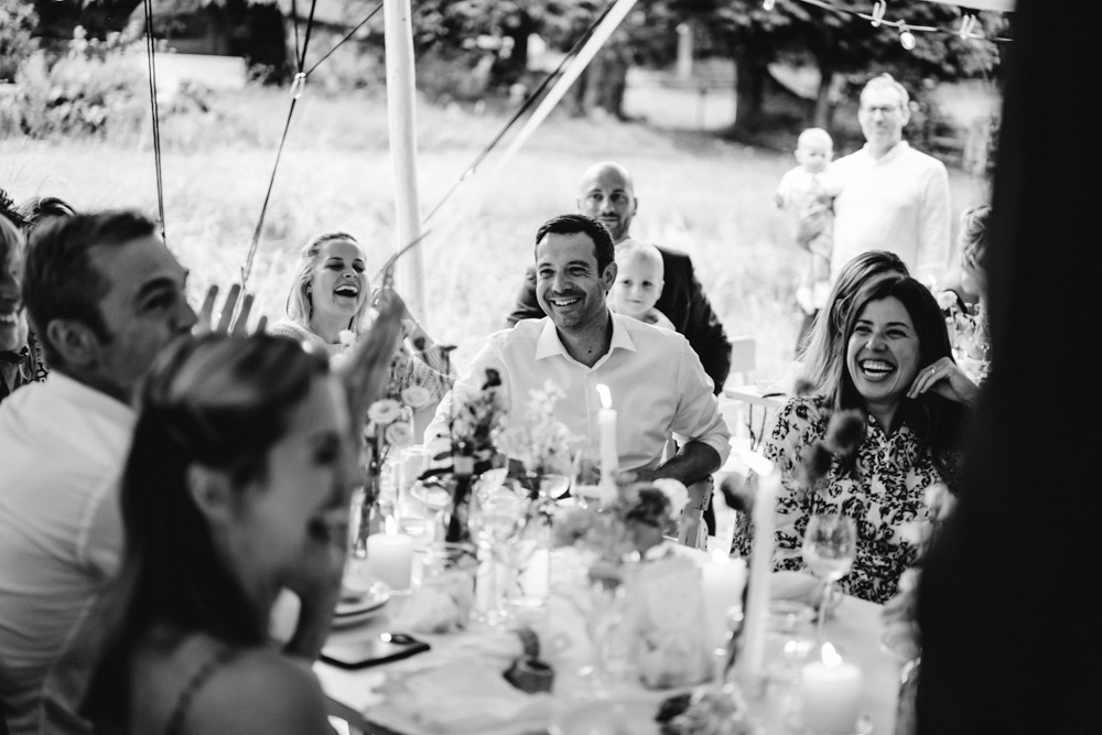 Midsommar Hochzeit mit Stretchzelt auf Gut Neuwerk