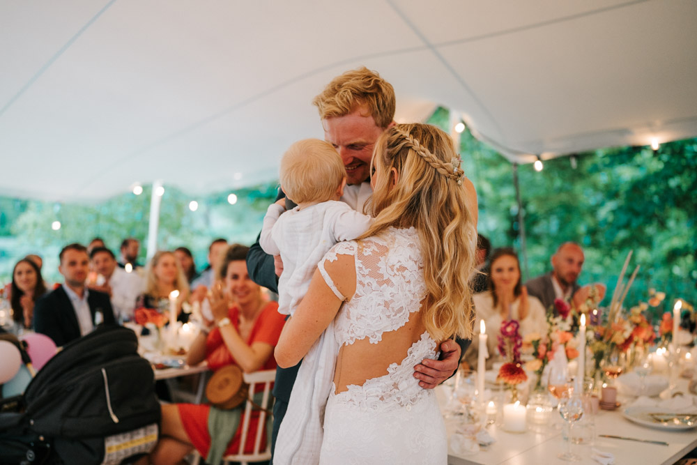 Midsommar Hochzeit mit Stretchzelt auf Gut Neuwerk