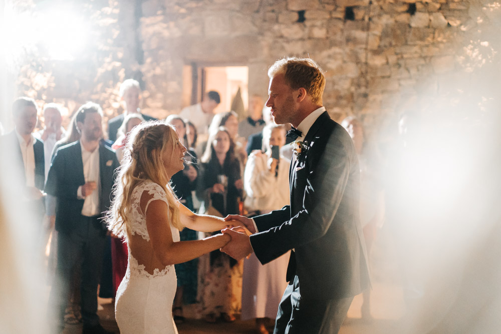 Midsommar Hochzeit mit Stretchzelt auf Gut Neuwerk