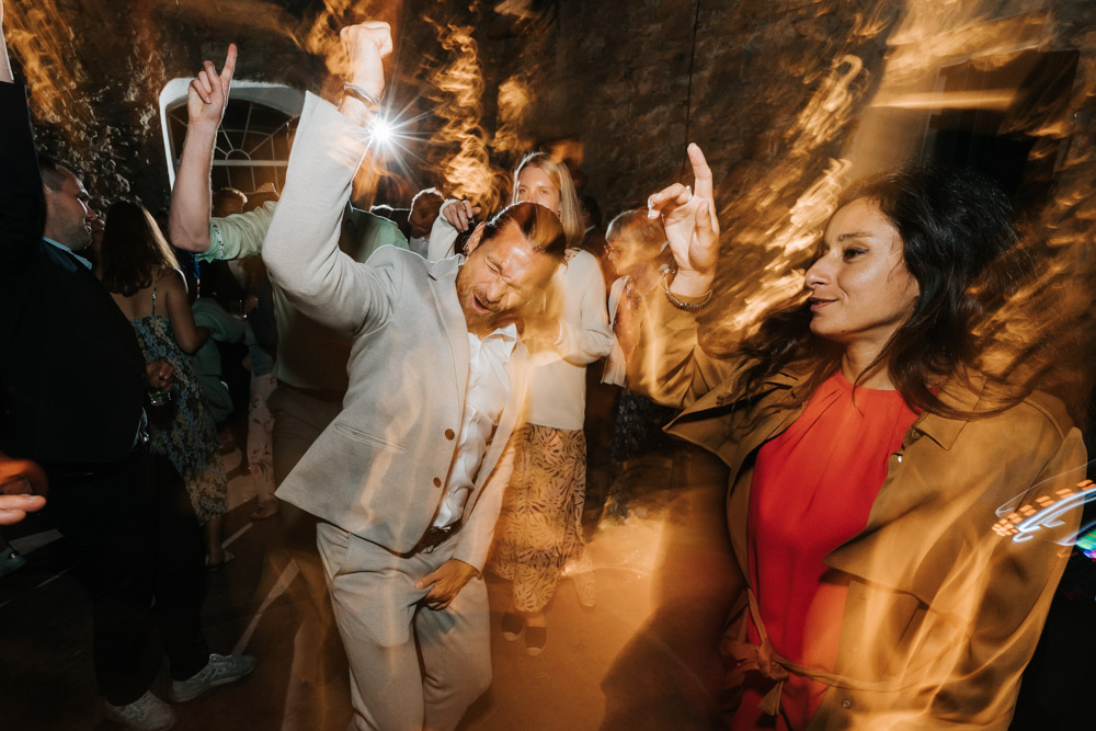 Midsommar Hochzeit mit Stretchzelt auf Gut Neuwerk