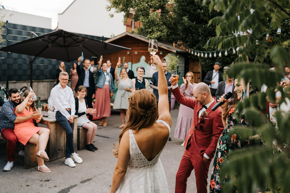 Lockere Hochzeitsfotos DeinSpeisesalon Sommerhochzeit