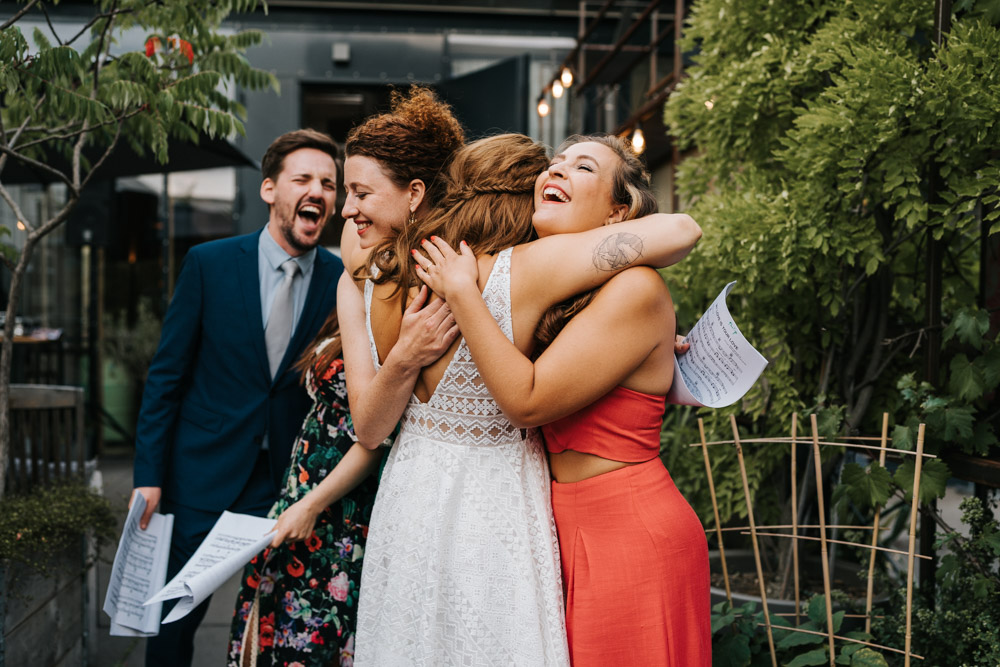 Lockere Hochzeitsfotos DeinSpeisesalon Sommerhochzeit